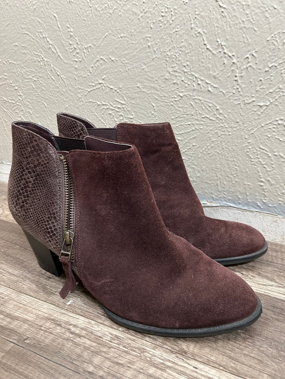 Vionic Anne Suede Ankle Boots Size 10 Brown Preppy Heeled Booties